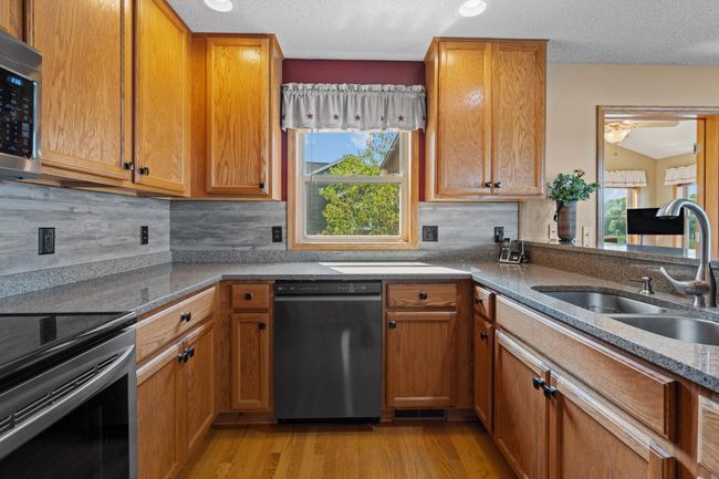 28-web-or-mls-20111-cedar-lake-trail.jpg | Image 28
