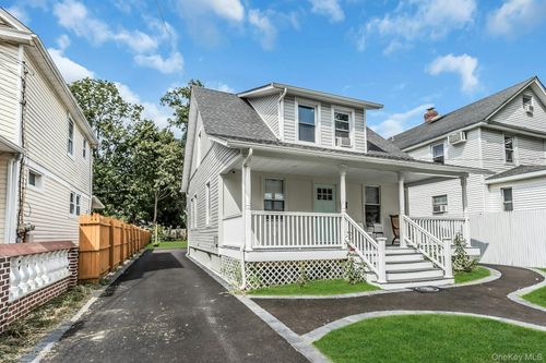 4 W 11th St, Huntington Station, NY, 11746-1618 | Card Image