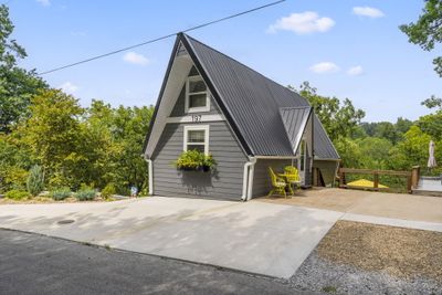 Table Rock Lakefront View Cabin | Image 2