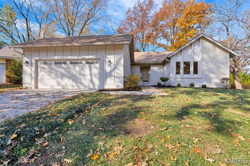 15795 Scenic Green Ct, Chesterfield, MO, 63017-7335 | Card Image