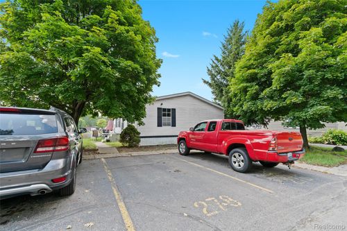 lot-278-351 N Squirrel Rd, Auburn Hills, MI, 48326-4060 | Card Image