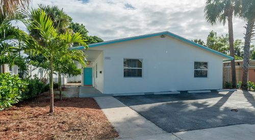1332 Longwood St, West Palm Beach, FL, 33401-6888 | Card Image