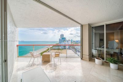 1706 - 6767 Collins Ave, Condo with 2 bedrooms, 2 bathrooms and null parking in Miami Beach FL | Image 2