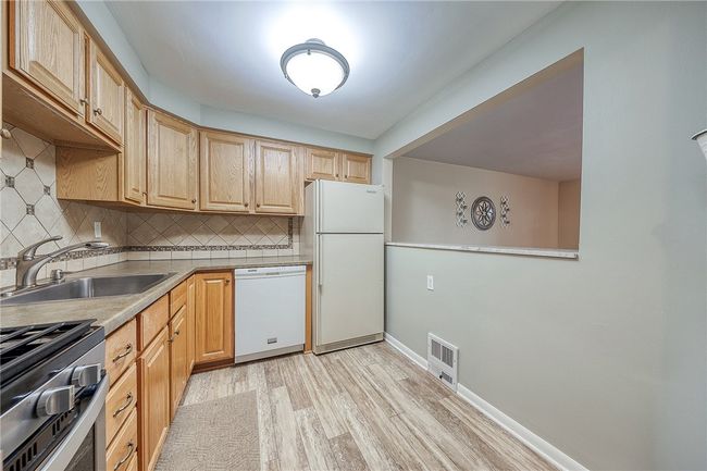 1566 Greentree Rd, House other with 2 bedrooms, 1 bathrooms and 1 parking in Scott Twp - SAL PA | Image 9