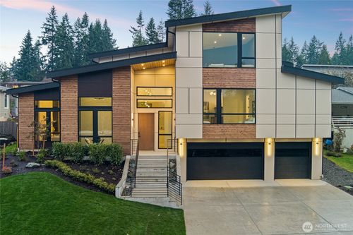 2423 129th Ave Se, Bellevue, WA, 98005-4221 | Card Image