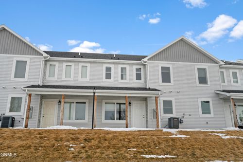 3312 Kenner Loop, Bismarck, ND, 58504-7336 | Card Image