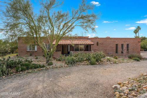 3951 N Four Winds Dr, Tucson, AZ, 85750-1913 | Card Image