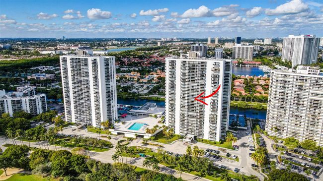 1506 - 3675 N Country Club Dr, Condo with 2 bedrooms, 2 bathrooms and null parking in Aventura FL | Image 38