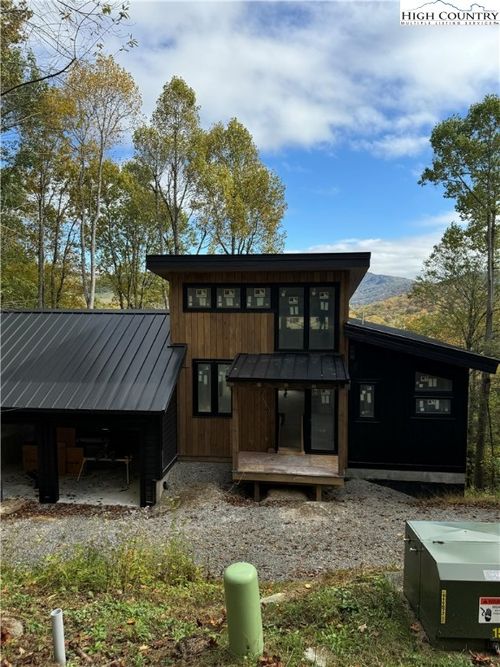 63 Two Hawks Ln, Linville, NC, 28646 | Card Image