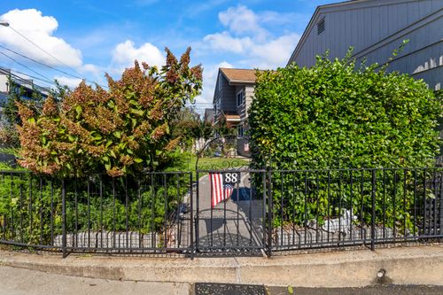 1-88 Dean St, Stamford, CT, 06902-6205 | Card Image