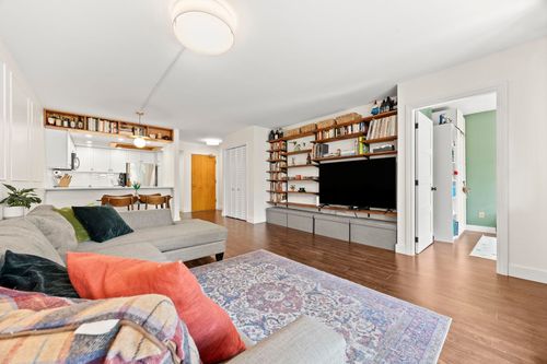 102-1045 Quayside Dr, New Westminster, BC, V3M6C9 | Card Image