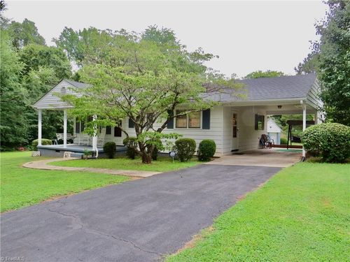 2329 Westover Dr, Reidsville, NC, 27320-6309 | Card Image