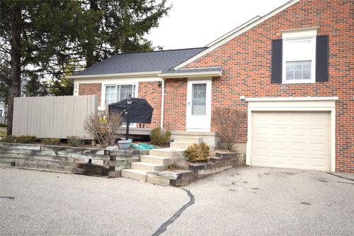 1141 Pine Ridge Ct, Rochester Hills, MI, 48306-4244 | Card Image