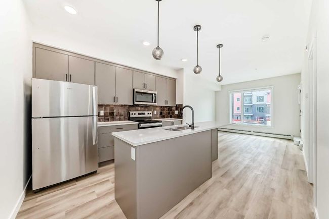 212 - 660 Shawnee Square Sw, Condo with 2 bedrooms, 2 bathrooms and 1 parking in Calgary AB | Image 8