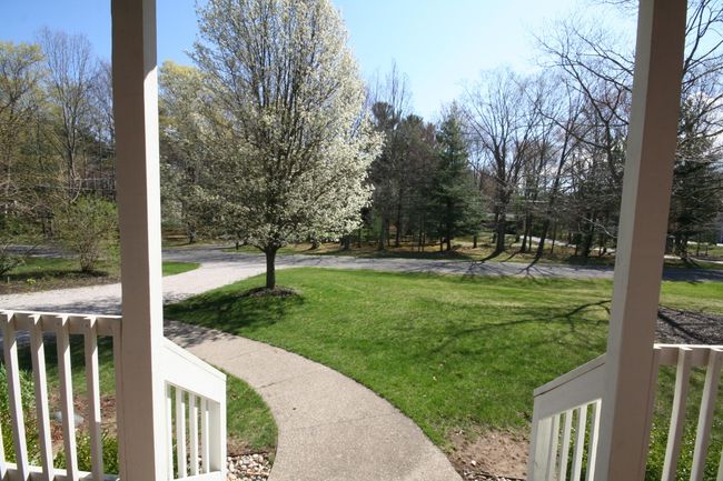 beautiful front yard | Image 44