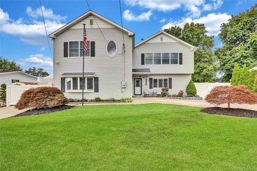 420 Dare Road, Brookhaven, NY, 11784 | Card Image