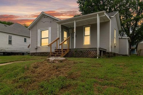 212 W North St, Warrensburg, MO, 64093-1330 | Card Image