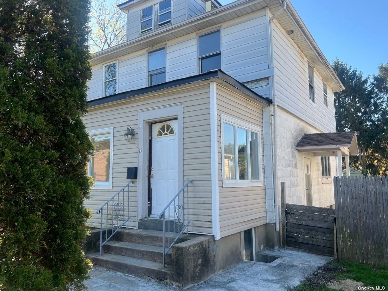 Coles St, Glen Cove, NY 11542