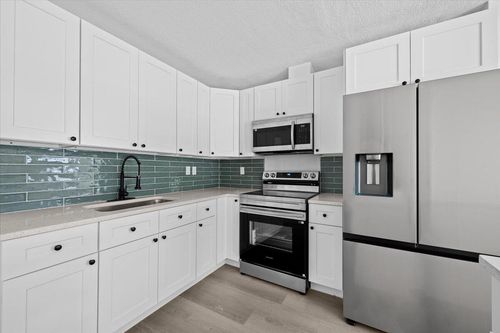 905 Se 10th St, Stuart, FL, 34994-5609 | Card Image