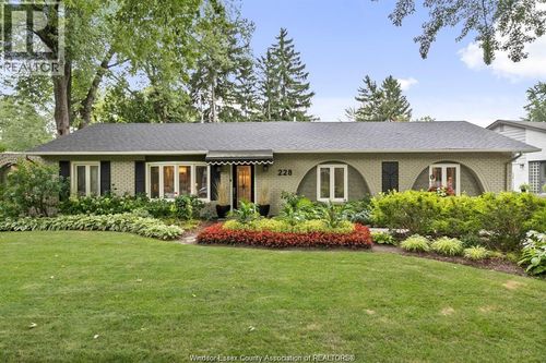 228 Burlington Rd, Tecumseh, ON, N8N1H4 | Card Image