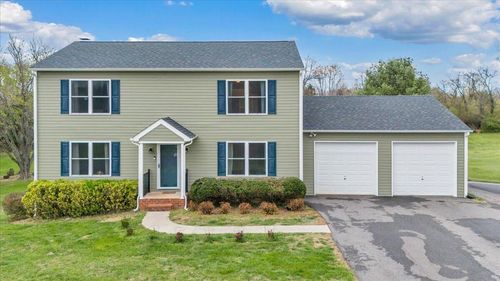 1111 Charmin Dr, Forest, VA, 24551-1152 | Card Image