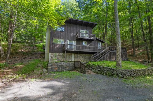 273 Grog Kill Rd, Willow, NY, 12495-5013 | Card Image