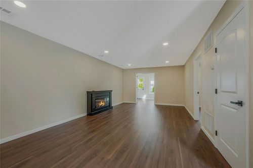 122-122 Knolls Dr, Stony Brook, NY, 11790-2426 | Card Image