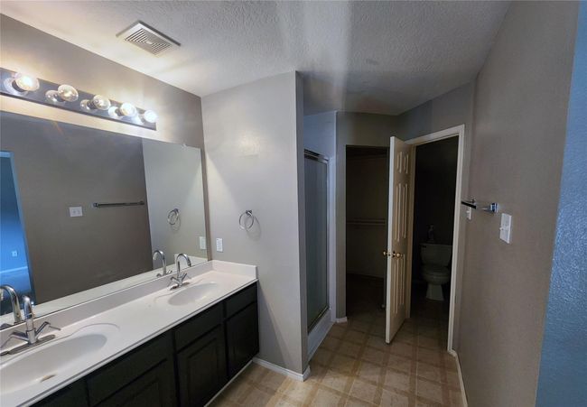 Master Bathroom | Image 11
