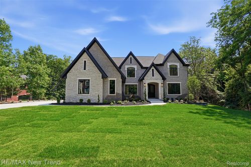 28943 Wintergreen, Farmington Hills, MI, 48331-6108 | Card Image