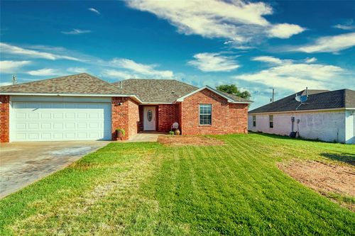 135 Carter Rd, Elk City, OK, 73644-9739 | Card Image