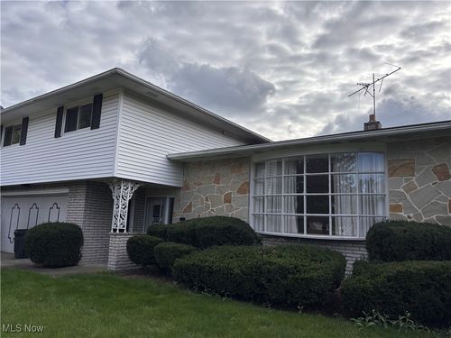 15983 Galemore Dr, Middleburg Heights, OH, 44130-3544 | Card Image