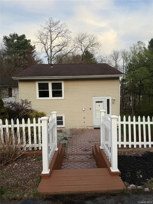 38 Laura Ln, Kiamesha Lake, NY, 12751-5040 | Card Image