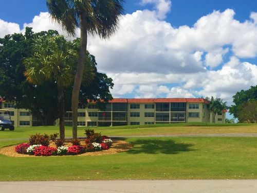 305-9420 S Hollybrook Lake Dr, Pembroke Pines, FL, 33025-1647 | Card Image