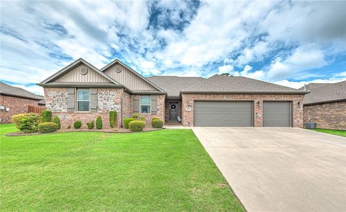 520 Lancaster Rd, Centerton, AR, 72719-8977 | Card Image