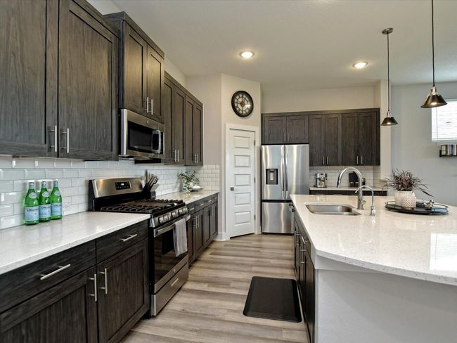 Large corner pantry! | Image 7