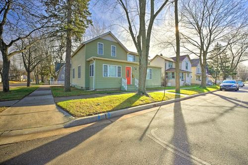 803 Court St, Saint Joseph, MI, 49085-1408 | Card Image