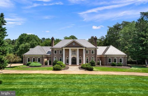 2401 Oakmont Ct, OAKTON, VA, 22124-1000 | Card Image