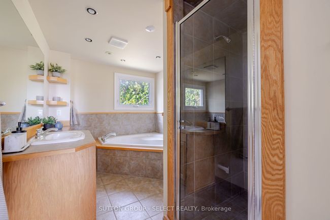 7474 Riverside Dr, House other with 3 bedrooms, 2 bathrooms and 6 parking in Port Franks ON | Image 28