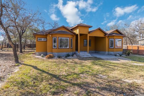 3938 New Mathis Rd, Elmendorf, TX, 78112-6129 | Card Image