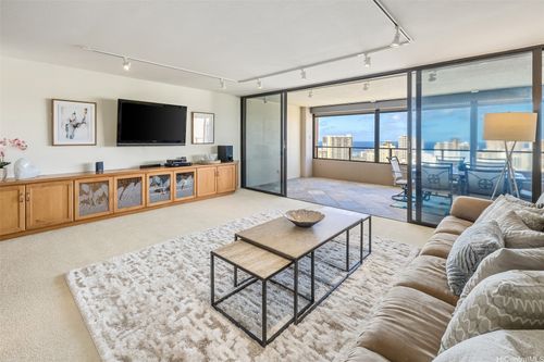 ph7-583 Kamoku St, Honolulu, HI, 96826-5251 | Card Image