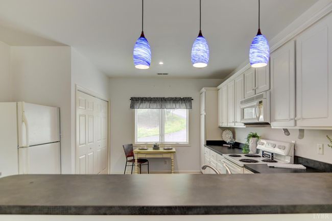 UNIT-5 - 1103 Mariners Way, Condo with 2 bedrooms, 2 bathrooms and null parking in Huddleston VA | Image 7