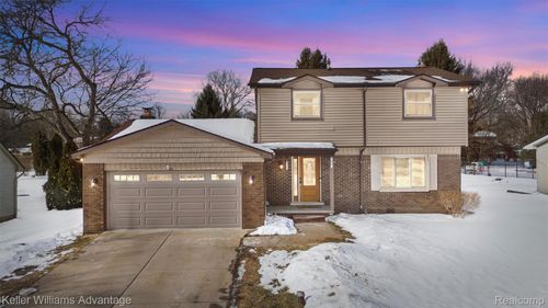 3801 Tara Dr, Highland, MI, 48356-1768 | Card Image