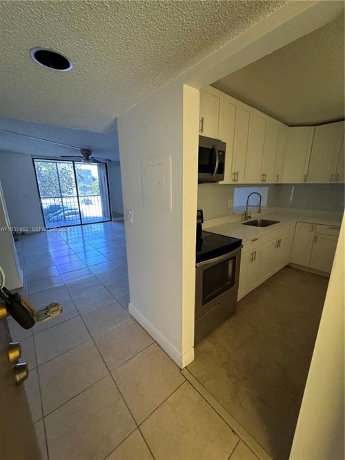 apt-210-8635 Nw 8th St, Miami, FL, 33126-5939 | Card Image