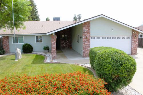 610 Wellington Street, Porterville, CA, 93257 | Card Image