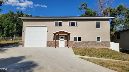 506 4th Avenue Ne, Mandan, ND, 58554 | Card Image