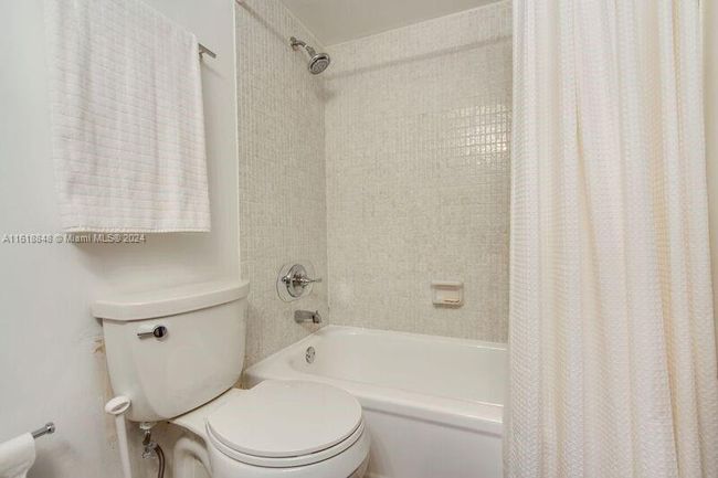 APT-605 - 2655 Collins Ave, Condo with 2 bedrooms, 2 bathrooms and null parking in Miami Beach FL | Image 9