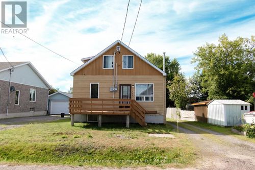 143 Greenwood Ave, North Bay, ON, P1B5E8 | Card Image