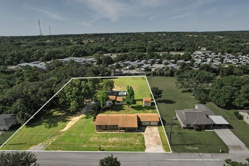 125 Sandra Dr, Azle, TX, 76020-3448 | Card Image