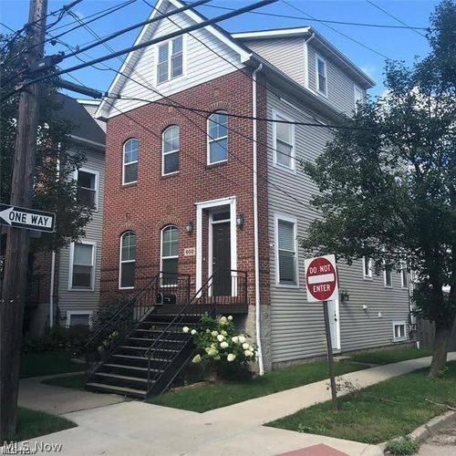 up-600 Literary Rd, Cleveland, OH, 44113-4540 | Card Image