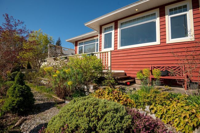 5599 Medusa Place, House other with 3 bedrooms, 2 bathrooms and 2 parking in Sechelt BC | Image 4